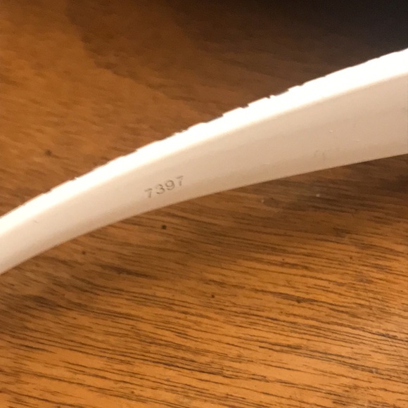 Coach White & Silver Coach Signature C sunglasses with Black signature C Case - Picture 15 of 15